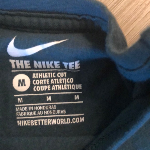 🟢Nike Tee - Picture 2 of 3